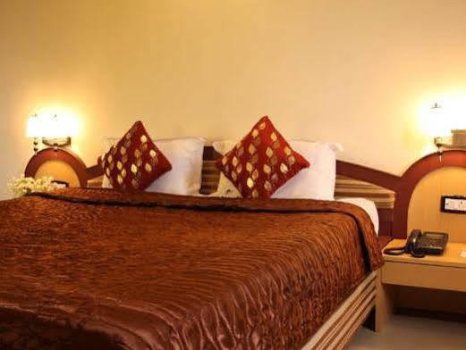 Om Shiv Hotel Madgaon Extérieur photo